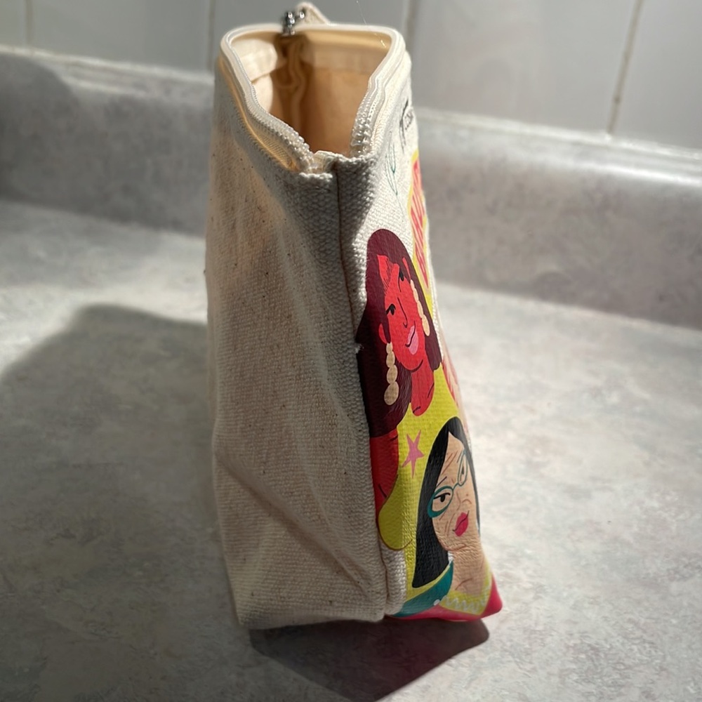 New IT Cosmetics case - Picture 4 of 6